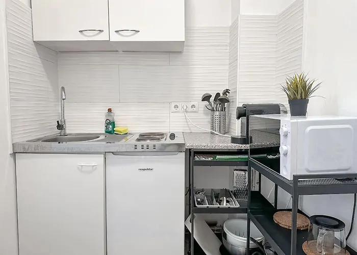 Warm 2-bedroom Ground-floor Flat Near Taborstrasse Metro Appartement *