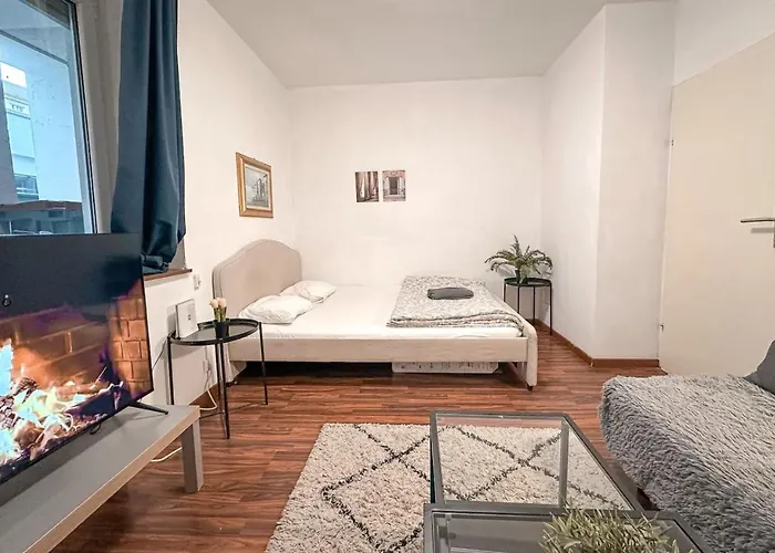 Warm 2-bedroom Ground-floor Flat Near Taborstrasse Metro *