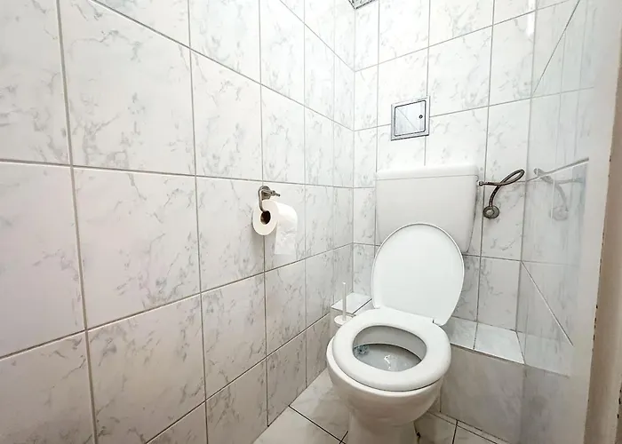 Appartement Warm 2-bedroom Ground-floor Flat Near Taborstrasse Metro Wenen